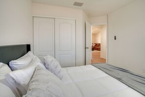 House (3 Bedrooms) | Interior - Near Golf Courses: Poolside Paradise in Yuma! (Yuma)