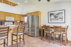 House (3 Bedrooms) | Interior - Near Golf Courses: Poolside Paradise in Yuma! (Yuma)