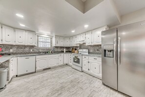 House (4 Bedrooms) | Interior - 4 Mi to Museums: Roswell Getaway w/ Game Room! (Roswell)