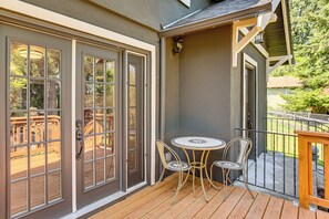 Interior - 2 Mi to Dtwn Tacoma: Charming Home w/ Deck & Yard! (Tacoma)