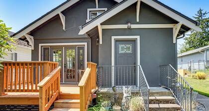 2 Mi to Dtwn Tacoma: Charming Home w/ Deck & Yard!