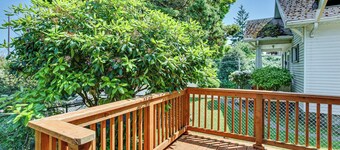 2 Mi to Dtwn Tacoma: Charming Home w/ Deck & Yard!