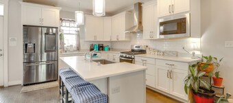 Walk to Ocean: Group Getaway in Virginia Beach!