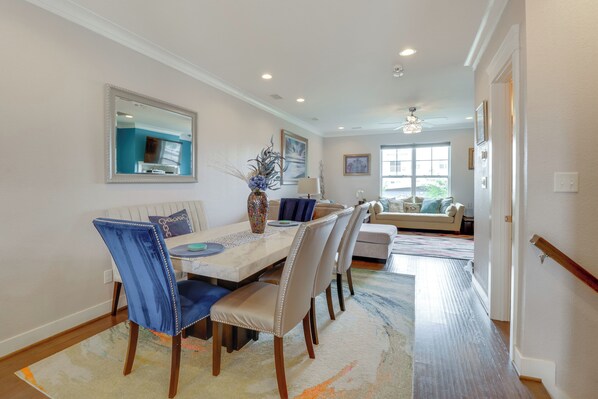 Apartment (3 Bedrooms) | Interior - Walk to Ocean: Group Getaway in Virginia Beach! (Virginia Beach)