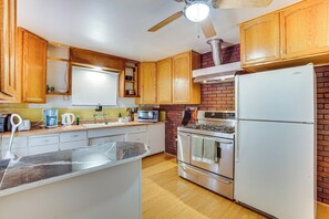 House (2 Bedrooms) | Interior - 3 Mi to Airport: Pet-friendly Home in Ontario Home (Ontario)