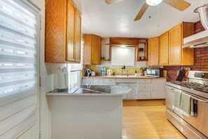 House (2 Bedrooms) | Interior - 3 Mi to Airport: Pet-friendly Home in Ontario Home (Ontario)