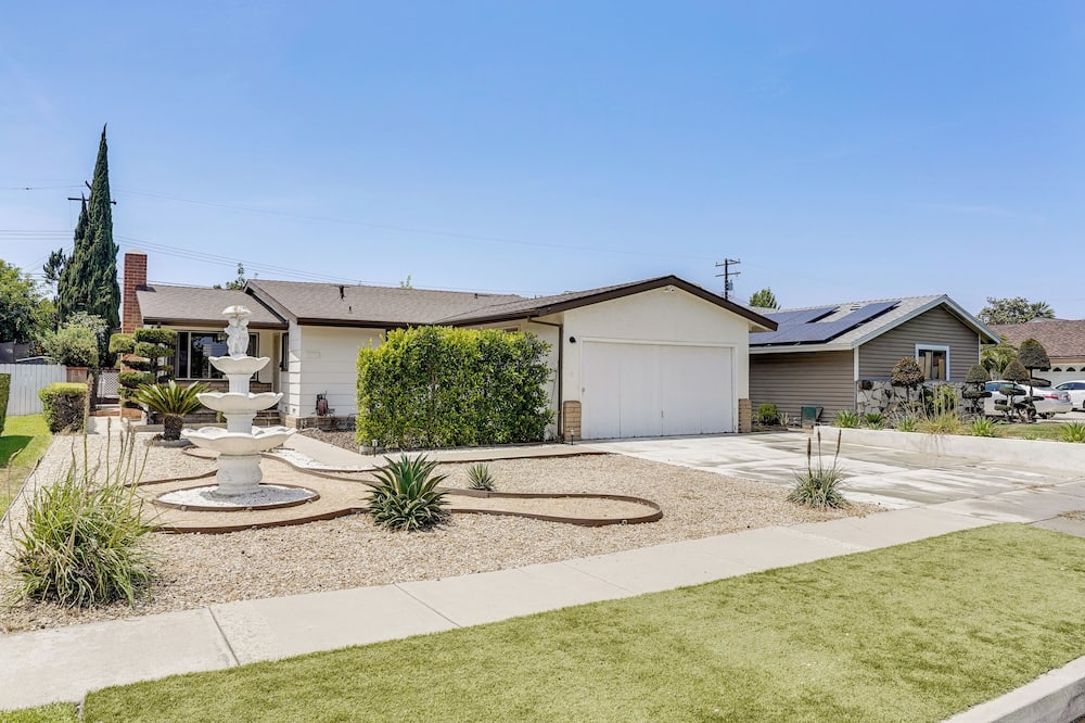 12 Mi to Dtwn LA: Family Home w/ Patio + Yard!