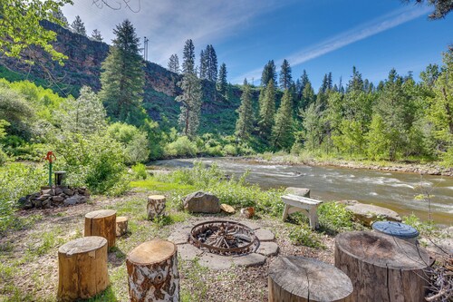 Riverfront & Lake Retreat: 9 Mi to Lucky Peak!