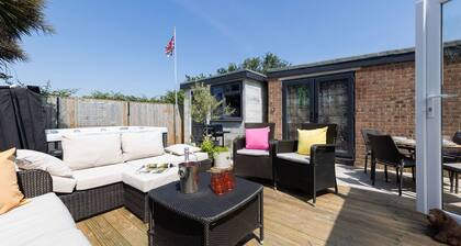 Coastal Retreat With Hot Tub Walk to Beach
