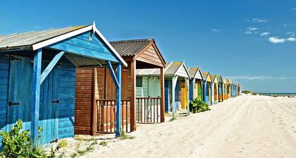 Coastal Retreat With Hot Tub Walk to Beach