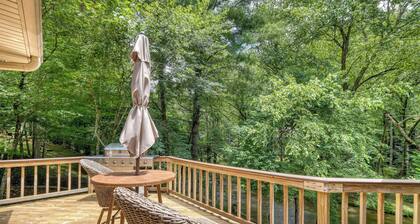 5 Mi to Dtwn Hiawassee: Creek-front Home w/ Deck