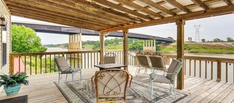 Tennessee River Retreat: Multi-level Deck & Views