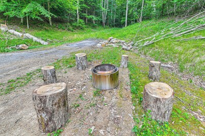 Covered Deck & Hot Tub: Cozy Retreat in Campton!