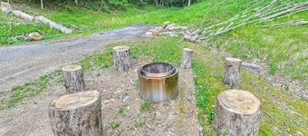 Covered Deck & Hot Tub: Cozy Retreat in Campton!