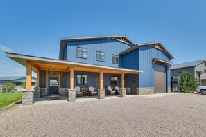 House (3 Bedrooms) | Front of property - Missouri River Retreat < 1 Mi to the Water! (Pierre)