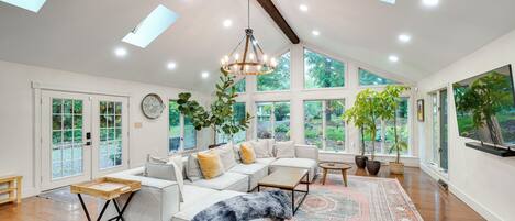 House (4 Bedrooms) | Front of property