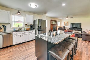 House (3 Bedrooms) | Interior