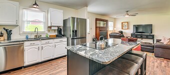11 Mi to Danville: Family Home in Lancaster