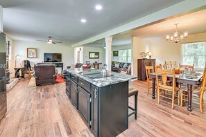 House (3 Bedrooms) | Interior