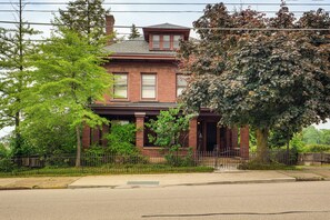 House (5 Bedrooms) | Front of property