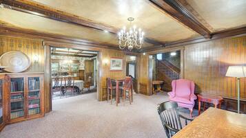 ํ์ฐ์ค (5 Bedrooms) | ๋ด๋ถ