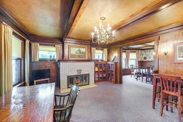 House (5 Bedrooms) | Interior