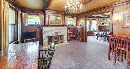 2 Mi to Lake Erie: Spacious Retreat Near Cafes!