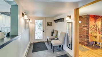 House (5 Bedrooms) | Interior