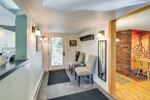 House (5 Bedrooms) | Interior
