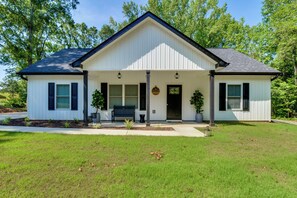 House (3 Bedrooms) | Interior - 1 Mi to Lake Hartwell: Updated Retreat w/ Patio! (Anderson)