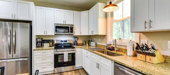 1 Mi to Lake Hartwell: Updated Retreat w/ Patio!