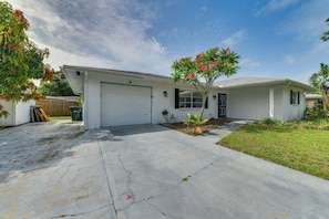 Interior - 7 Mi to Siesta Beach: Home w/ Furnished Patio! (Sarasota)
