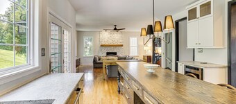 5 Mi to Dtwn York: Spacious Family Home