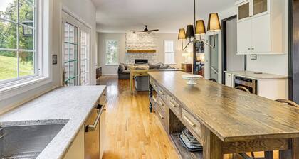 5 Mi to Dtwn York: Spacious Family Home