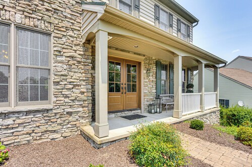 5 Mi to Dtwn York: Spacious Family Home