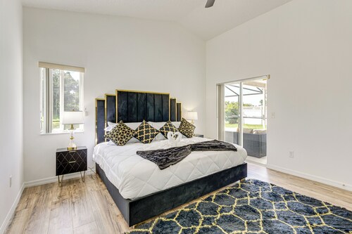 6 Mi to Disney World: Lake-view Retreat w/ Pool!