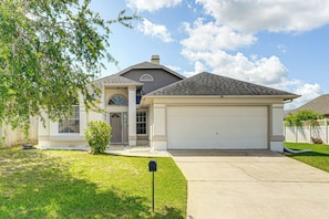 House (3 Bedrooms) | Interior - 6 Mi to Disney World: Lake-view Retreat w/ Pool! (Kissimmee)