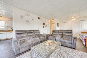 Apartment (1 Bedroom) | Interior - 5 Mi to State Park: Mtn-view Apt in Anchorage (Anchorage)