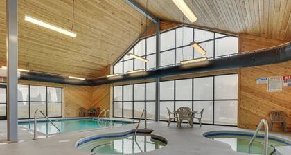 Smokies Condo 3 Mi to Nat'l Park + Hot Tub Access