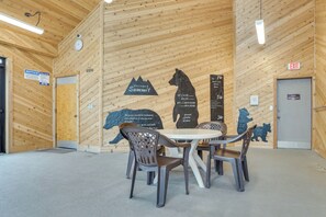 المنشأة من الداخل