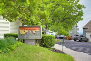Interior - 2 Mi to Ober Mountain: Mtn-view Studio w/ Balcony (Gatlinburg)