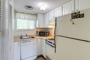 Apartment (0 Bedroom) | Interior - 2 Mi to Ober Mountain: Cozy Retreat w/ Balcony (Gatlinburg)