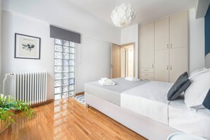 Iron/ironing board, WiFi, bed sheets