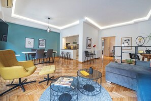 Living area - Spacious & bright 2br apt in hip Pangrati, Athens (Athina)