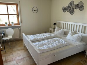 4 bedrooms, iron/ironing board, WiFi, bed sheets