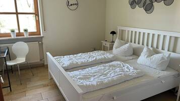 4 quartos, ferros/tábuas de passar roupa, Wi-Fi, roupa de cama