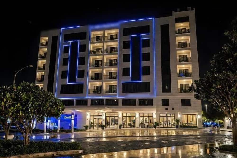 Coral Beach Hotel & Spa