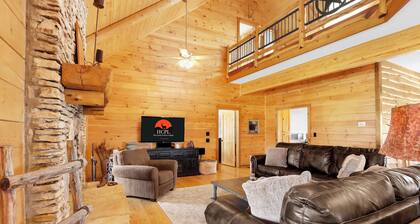 Log Home w/ Firepit, Porch, Ping Pong & Pickleball