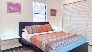 1 dormitorio, escritorio, tabla de planchar con plancha y wifi