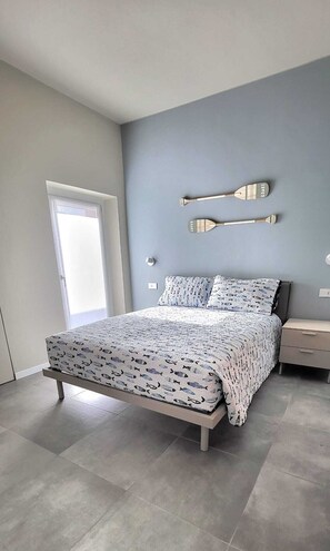 2 bedrooms, desk, iron/ironing board, travel cot